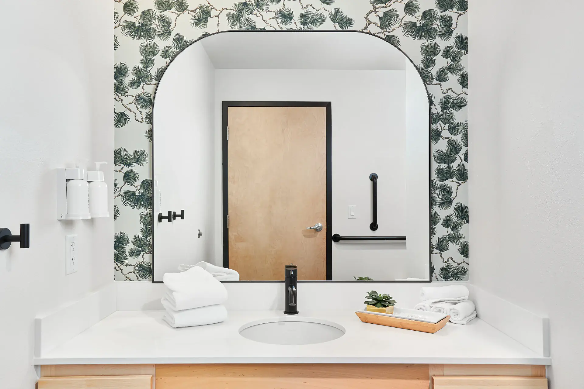 Mountain Queen Balcony Suite - View 7